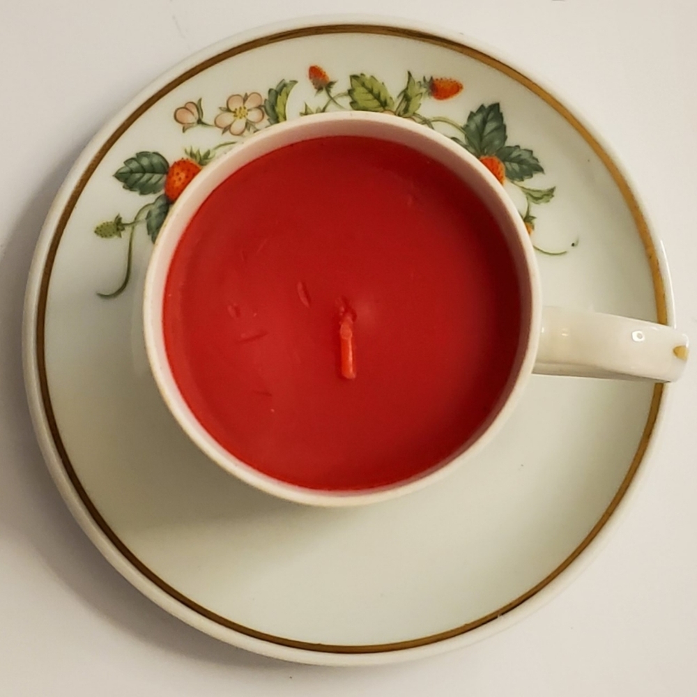 1978 Avon🍓Strawberries🍓 24K Gold Trim Demitasse Cup & Saucer Set / Candle 🕯 - Picture 4 of 9